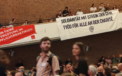 Solidarität mit den streikenden Kolleg*innen der Charitétochter! Jetzt spenden!